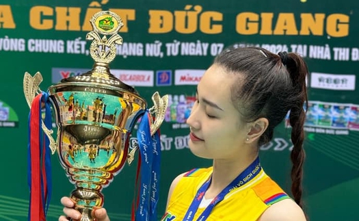 Hoa khôi bóng chuyền Việt Nam giải nghệ ở tuổi 24 rồi tái xuất ngoạn mục, được tiến cử lên ĐTQG 