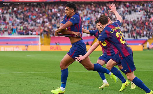 Barca giành chiến thắng đầy cảm xúc sau khi HLV Hansi Flick nhận thẻ đỏ