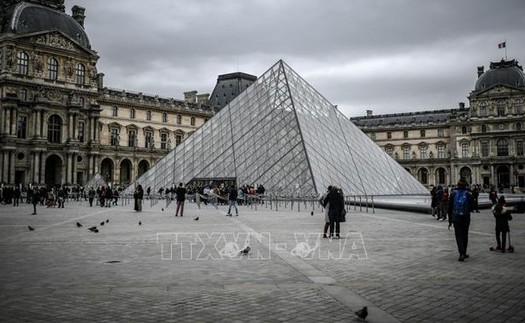Bảo tàng nổi tiếng Louvre bị đột nhập, mất nhiều trang sức giá trị