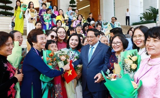 Phụ nữ Việt Nam phát huy truyền thống vẻ vang trong kỷ nguyên mới