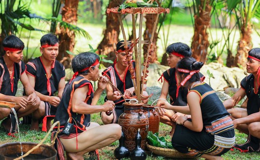Tái hiện Lễ cúng giọt nước của đồng bào Ba Na, tỉnh Gia Lai