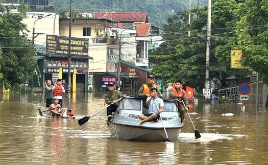 Ảnh hưởng bão số 10: Xuyên đêm, căng mình cùng nhân dân khắc phục hậu quả thiên tai