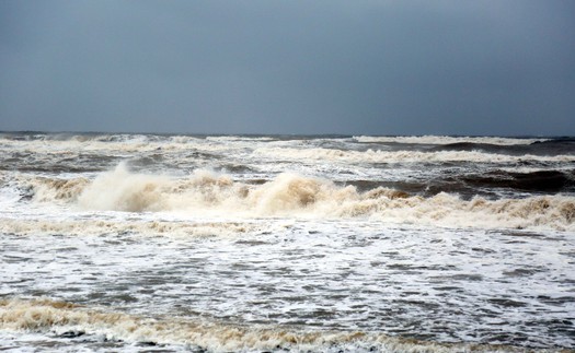 Các tỉnh từ Nghệ An đến Khánh Hòa khẩn trương ứng phó áp thấp nhiệt đới gần Biển Đông