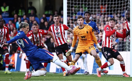 Bàn thua nghiệt ngã phút bù giờ khiến Chelsea trắng tay trên sân nhà trước tân binh Ngoại hạng Anh