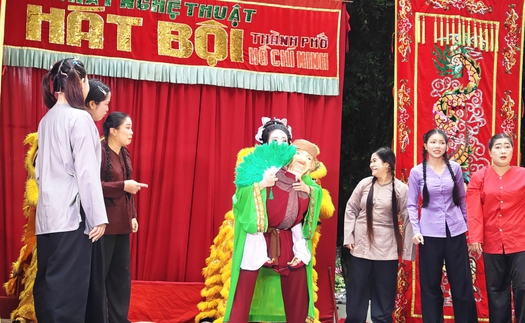 Mang hát bội ra khỏi sân khấu truyền thống