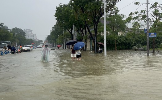 Huế và Đà Nẵng chủ động ứng phó với lũ đặc biệt lớn, lũ khẩn