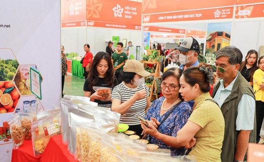 Hội chợ mùa Thu 2025: Ủng hộ đồng bào lũ lụt hơn 211 triệu đồng sau 4 ngày