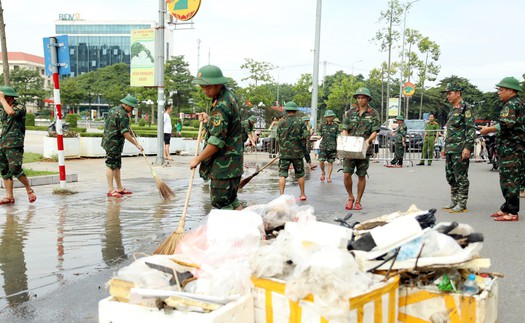 Quân đội huy động tối đa lực lượng, phương tiện hỗ trợ nhân dân khắc phục hậu quả bão số 10