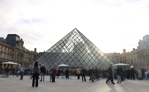 Pháp truy tố các nghi phạm trong vụ trộm tại Bảo tàng Louvre