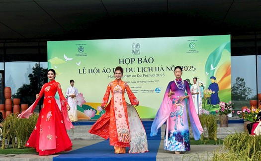 Hơn 1.000 người mặc áo dài diễu hành quanh Hồ Gươm tại Lễ hội Áo dài Du lịch Hà Nội 2025