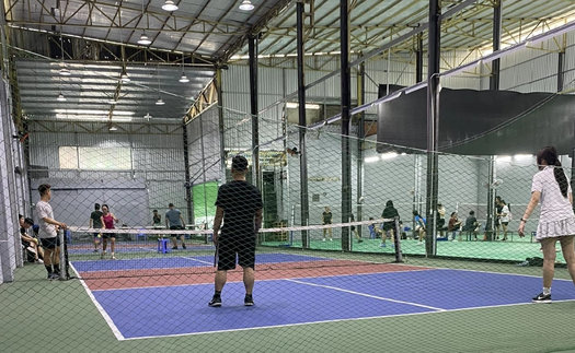 Báo động thực trạng sân pickleball chỉ dựng tạm bợ, không đảm bảo an toàn cho người chơi