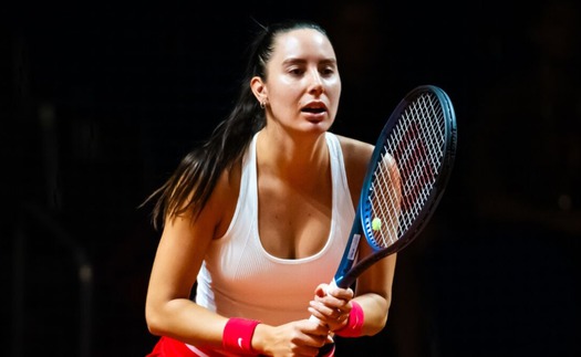 Tay vợt tennis chuyên nghiệp đầu tiên xác nhận 'làm đẹp' bất chấp cảnh báo 'không thể thi đấu'