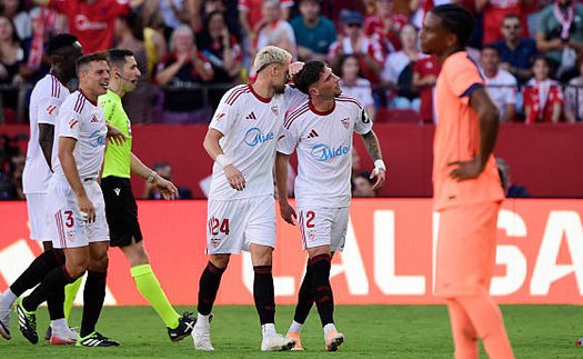 Lewandowski đá hỏng phạt đền, Barca thua tan nát, mất ngôi đầu La Liga