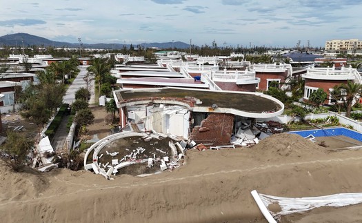 Khu du lịch ven biển Hà Tĩnh bị thiệt hại nặng nề sau bão số 10