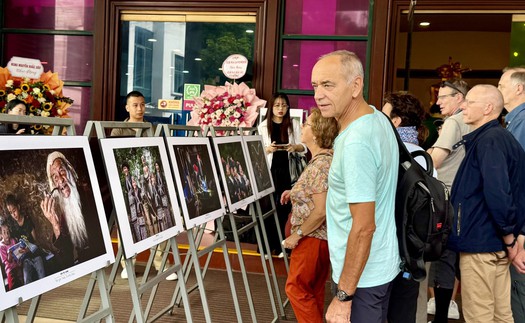 Trưng bày 54 tác phẩm trong Triển lãm ảnh “Sắc màu cuộc sống các dân tộc Việt Nam"