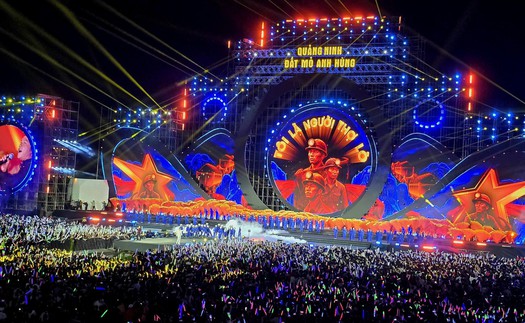 Chương trình biểu diễn "Quảng Ninh - Đất mỏ anh hùng"