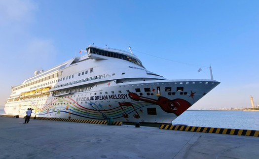 Quảng Ninh đón chuyến tàu biển hạng sang chở hơn 1.100 du khách Trung Quốc 