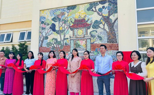 Tranh Văn Miếu từ vật liệu tái chế: Nghệ thuật tái sinh bước vào sân trường Tiểu học Liên Mạc