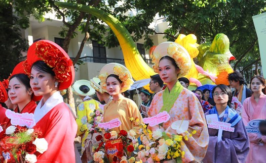 Diễu hành Áo dài và Tour “Chạm thu Hà Nội” - Sôi động không gian văn hóa cuối tuần Hà Nội