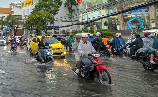 Trung Bộ mưa rất to, nguy cơ lũ mới, Bắc Bộ có mưa do không khí lạnh