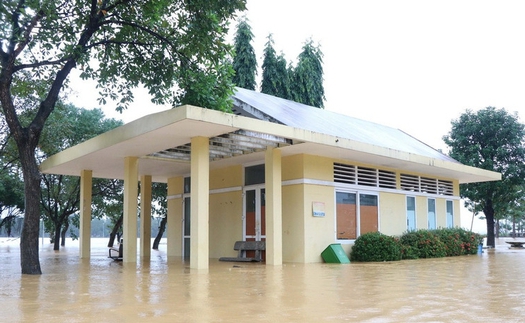 Thành phố Huế cho học sinh nghỉ học trong ngày 17/11 do nước lũ dâng cao