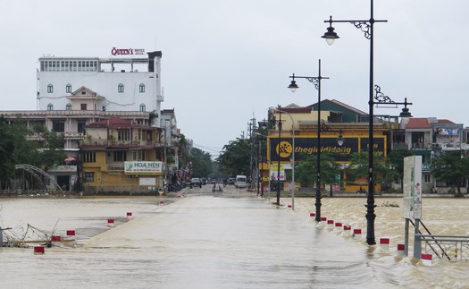 Huế: Lũ trên sông Hương xuống dần