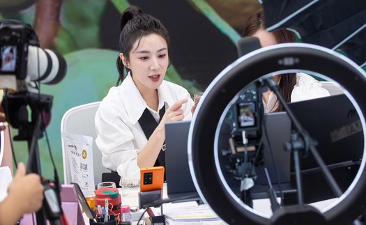 Trung Quốc: KOLs phải có bằng cấp chuyên môn khi đăng thông tin về y tế, giáo dục