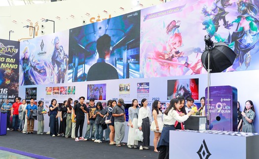 Hội chợ mùa Thu 2025: Gian hàng phần mềm, game thu hút đông đảo bạn trẻ