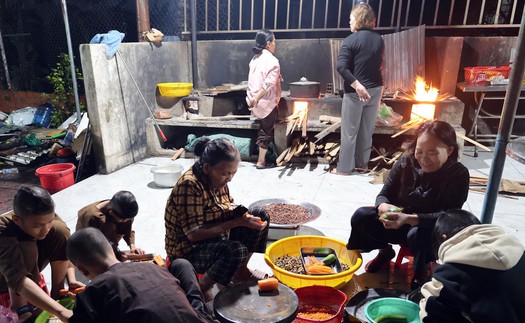 Gia Lai: Thắm đượm tình người trong những ngày mưa lũ lịch sử