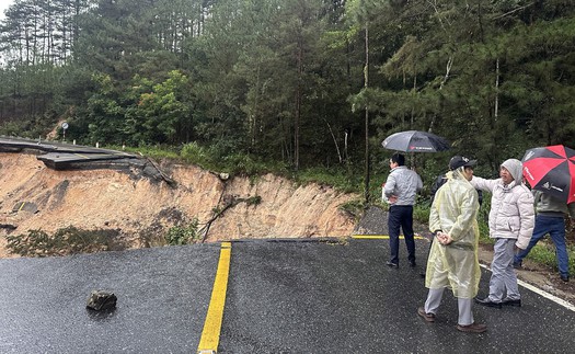 Đèo Mimosa sạt lở nghiêm trọng, các phương tiện vào trung tâm Đà Lạt khó khăn