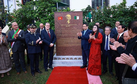 Thủ tướng dự lễ khánh thành bia tưởng niệm về thân thế, sự nghiệp Chủ tịch Hồ Chí Minh