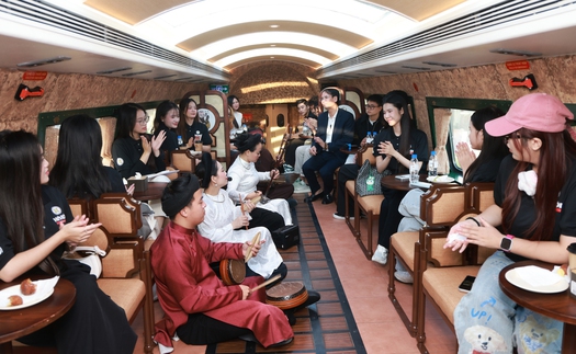 Dàn thí sinh Tiếng hát Hà Nội 2025 trải nghiệm văn hoá trên chuyến tàu di sản