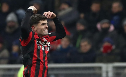 Thắng kịch tính Inter, AC Milan vươn lên thứ 2 tại Serie A