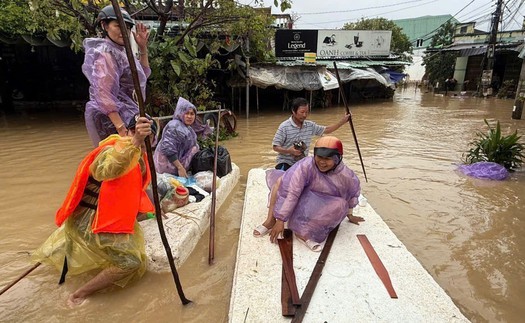 Mưa rất lớn trong đêm, nhiều khu vực ở Quy Nhơn bị ngập trở lại