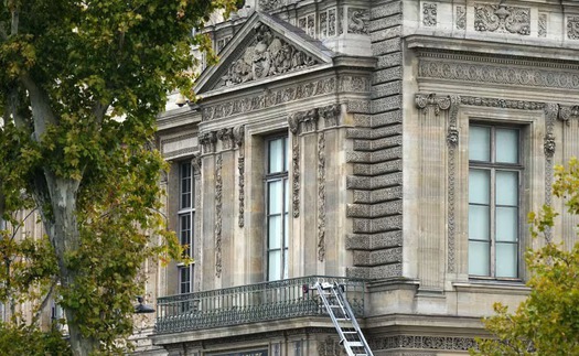 Pháp bắt thêm 4 nghi phạm trong vụ trộm táo tợn tại Bảo tàng Louvre