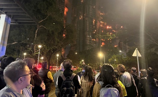 Hong Kong (Trung Quốc) nâng cảnh báo vụ cháy chung cư lên mức cao nhất