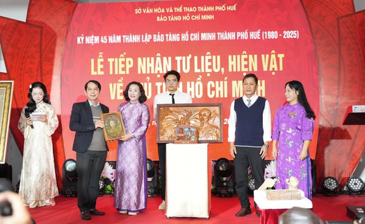 Trưng bày 370 tư liệu, hiện vật về hành trình của Bác Hồ tại Trung Quốc