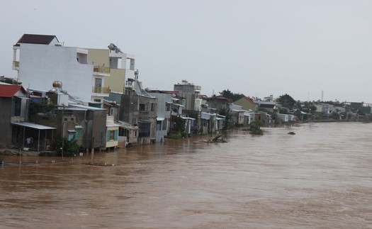 Quảng Ngãi công bố tình huống khẩn cấp về thiên tai trên các tuyến đường bộ do mưa, lũ gây ra