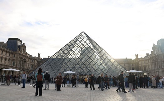 Pháp: Bảo tàng Louvre tăng giá vé với các du khách ngoài EU