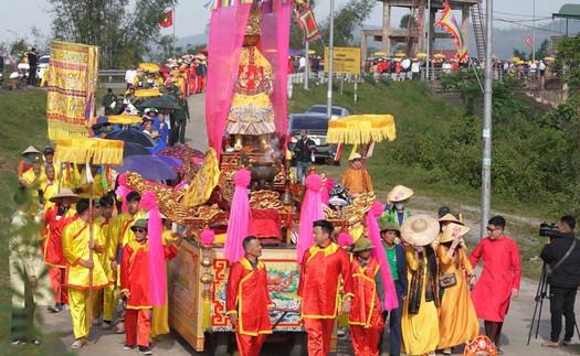 Phát huy giá trị di sản lễ hội đền ông Hoàng Mười