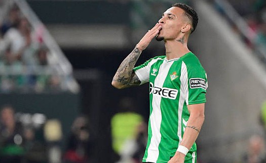 Antony lập cú đúp 'siêu phẩm' sút xa để đưa Betis vào Top 5 La Liga