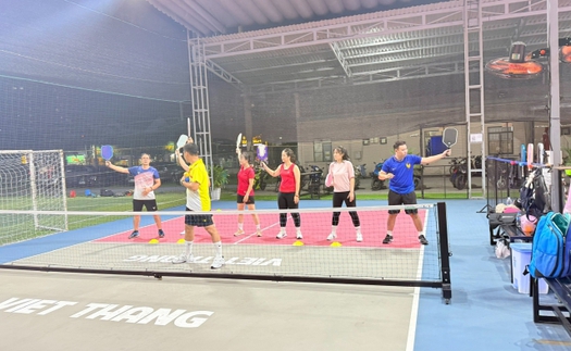 Thầy dạy pickleball gây sốt cộng đồng mạng, bất ngờ với mức học phí