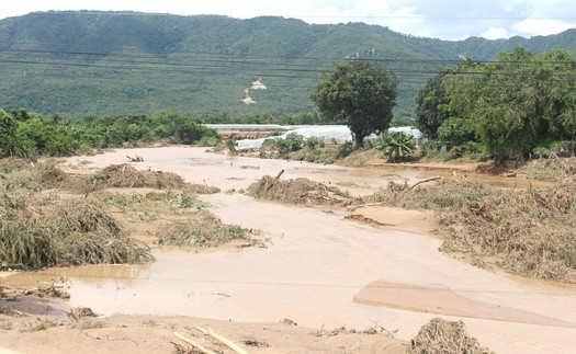 Kiểm tra hiện trạng các hồ chứa nước bị vỡ tại Tuy Phong, Lâm Đồng