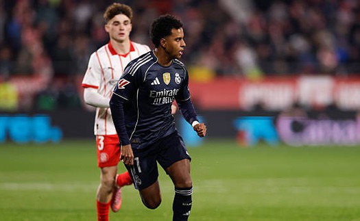 Real mất ngôi đầu bảng vào tay Barca một cách khó tin, một ngôi sao lập kỷ lục tịt ngòi 30 trận