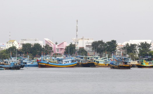 Bão số 15 di chuyển chậm, cách bờ biển tỉnh Gia Lai-Đắk Lắk khoảng 320km