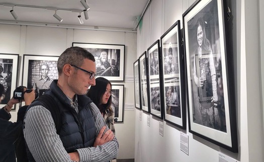 Triển lãm ảnh tái hiện hơn ba thập kỷ đổi thay của Việt Nam