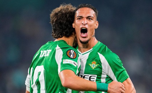 Kết quả bóng đá Cúp C2: Antony tỏa sáng với pha lốp bóng tinh tế, Roma lập kỷ lục với 99 trận thắng