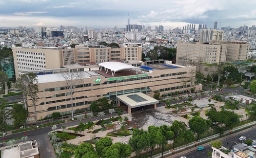 Xác minh vụ việc hàng chục người nhập viện cấp cứu sau khi ăn bánh mì ở quán vỉa hè