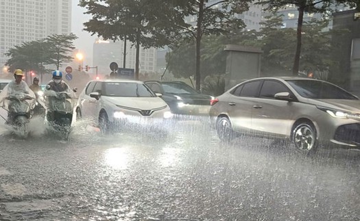 Dự báo thời tiết đêm 8/11: Cảnh báo mưa kèm dông lốc, sét ở nội thành Hà Nội