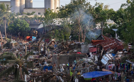 Bão Uwan tiếp tục mạnh lên trên vùng biển của Philippines